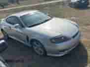 2005 Hyundai Tiburon GT z VIN KMHHN65F85U183258, wystawiony jako Copart lot #86871524 z przebiegiem 281 902 mil mil oraz Czysty tytuł • Clean title. Historia ofert i sprzedaży dostępna na DreamBid. Obrazek 1.