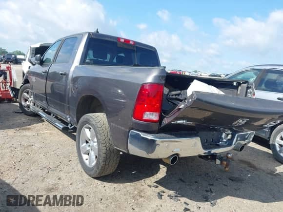 2018 Ram 1500 Big Horn z VIN 1C6RR7LM5JS247760, wystawiony jako IAAI lot #42306425 z przebiegiem 93 664 mil mil oraz . Historia ofert i sprzedaży dostępna na DreamBid. Obrazek 3.