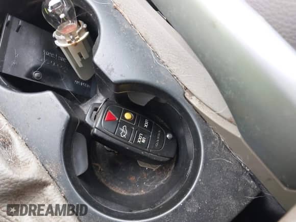 2007 Volvo XC70 z VIN YV4SZ592871269879, wystawiony jako IAAI lot #43542663 z przebiegiem 186 732 mil mil oraz . Historia ofert i sprzedaży dostępna na DreamBid. Obrazek 11.