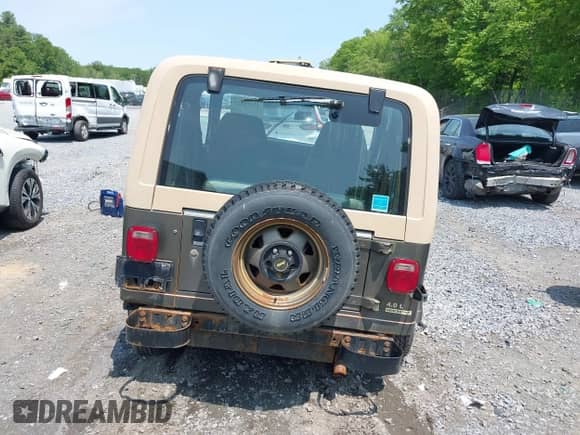 1991 Jeep Wrangler с VIN 2J4FY49S2MJ151926, выставлен на аукционе IAAI как лот 42416323 с пробегом 89 013 миль миль и . История ставок и продаж доступна на DreamBid. Изображение 16.