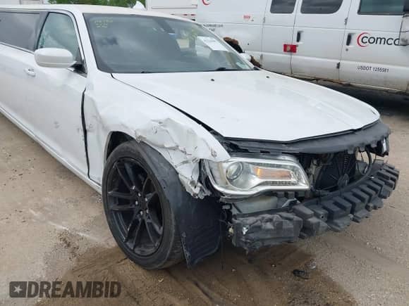 2016 Chrysler 300 Anniversary Edition с VIN 2C3CCAAG5GH261138, выставлен на аукционе IAAI как лот 42229995 с пробегом 108 501 миль миль и . История ставок и продаж доступна на DreamBid. Изображение 6.