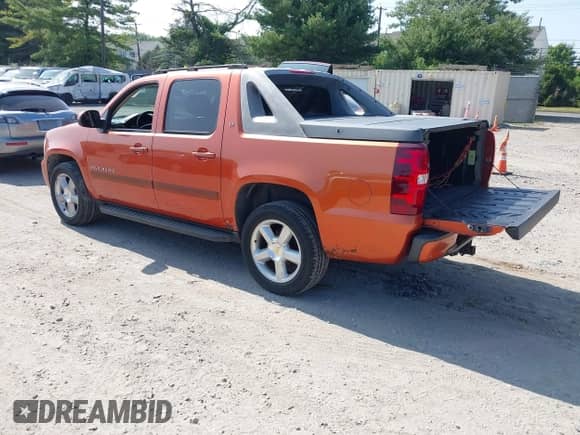 2007 Chevrolet Avalanche 2LT with VIN 3GNEC12J47G114542, listed as a IAAI auction lot 42972914 with 211,080 mi miles and . Bid and sale history available at DreamBid. Image 3.