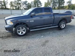 2013 Ram 1500 Express z VIN 1C6RR6FT8DS704644, wystawiony jako Copart lot #70924175 z przebiegiem 92 178 mil mil oraz Czysty tytuł • Clean title. Historia ofert i sprzedaży dostępna na DreamBid. Obrazek 1.