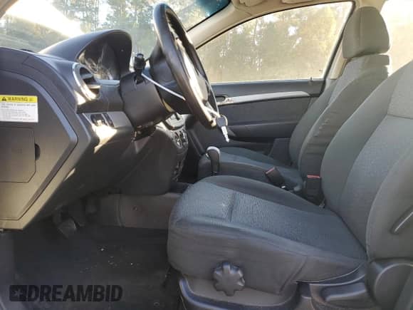 2010 Chevrolet Aveo 2LT z VIN KL1TG5DE6AB108647, wystawiony jako Copart lot #83654334 z przebiegiem 198 653 mil mil oraz Nie do naprawy • Non repairable. Historia ofert i sprzedaży dostępna na DreamBid. Obrazek 7.