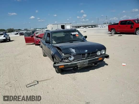 1986 BMW 5 Series 528e с VIN WBADK8300G9703381, выставлен на аукционе Copart как лот 83903985 с пробегом 1 587 713 миль миль и Списание • Salvage title. История ставок и продаж доступна на DreamBid. Изображение 13.