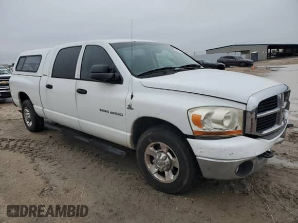 2006 Dodge 2500 SLT z VIN 3D7KR29C36G226020, wystawiony jako Copart lot #45051935 z przebiegiem 350 487 mil mil oraz Szkoda całkowita • Salvage title. Historia ofert i sprzedaży dostępna na DreamBid. Obrazek 4.