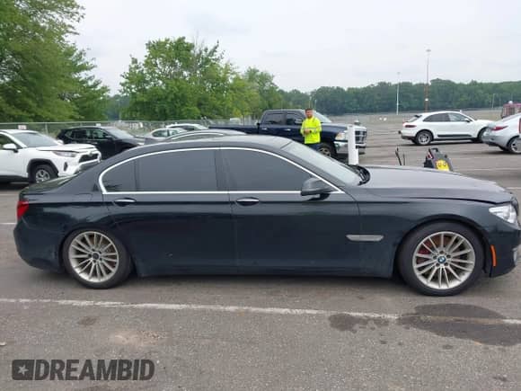 2013 BMW 7 Series 750Li xDrive with VIN WBAYF8C56DDE59233, listed as a IAAI auction lot 42916125 with Not provided miles and . Bid and sale history available at DreamBid. Image 14.