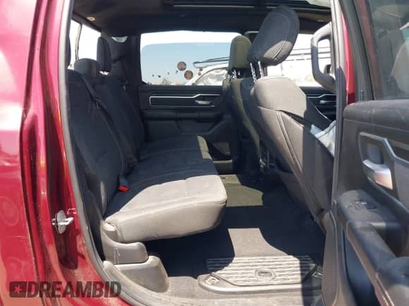 2019 Ram 1500 Big Horn z VIN 1C6RRFFGXKN720097, wystawiony jako IAAI lot #42483480 z przebiegiem 64 633 mil mil oraz . Historia ofert i sprzedaży dostępna na DreamBid. Obrazek 8.