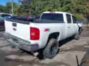 2010 Chevrolet Silverado 2500HD LTZ z VIN 1GC4KYB64AF100614, wystawiony jako IAAI lot #43478666 z przebiegiem 200 984 mil mil oraz . Historia ofert i sprzedaży dostępna na DreamBid. Obrazek 4.