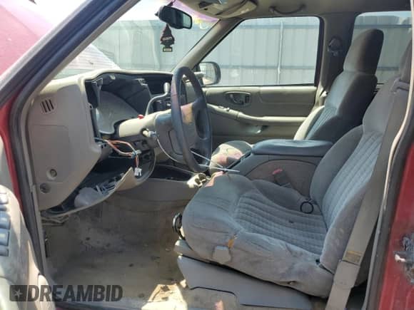 1998 Chevrolet Blazer LS with VIN 1GNCS13W3WK129447, listed as a Copart auction lot 66703964 with 162,783 mi miles and Salvage title. Bid and sale history available at DreamBid. Image 7.