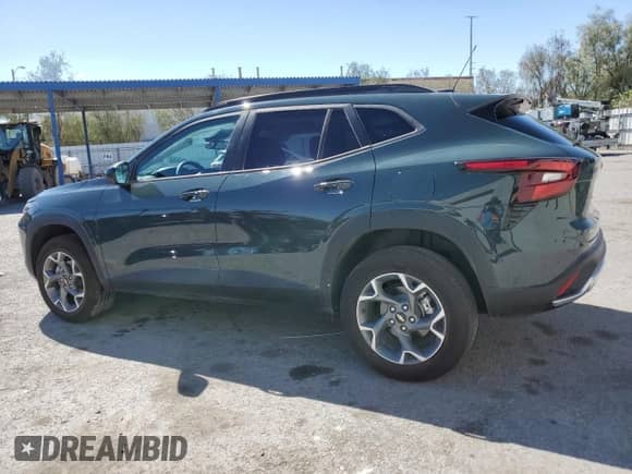 2025 Chevrolet Trax LT z VIN KL77LHEP7SC244186, wystawiony jako Copart lot #85184155 z przebiegiem 4 563 mil mil oraz Czysty tytuł • Clean title. Historia ofert i sprzedaży dostępna na DreamBid. Obrazek 2.