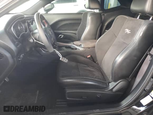 2016 Dodge Challenger R/T Plus с VIN 2C3CDZBTXGH214145, выставлен на аукционе Copart как лот 67198765 с пробегом 162 009 миль миль и Списание • Salvage title. История ставок и продаж доступна на DreamBid. Изображение 7.