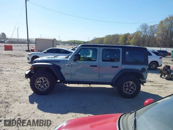 2024 Jeep Wrangler Rubicon z VIN 1C4PJXFG5RW268447, wystawiony jako IAAI lot #41887497 z przebiegiem 3 005 mil mil oraz . Historia ofert i sprzedaży dostępna na DreamBid. Obrazek 15.