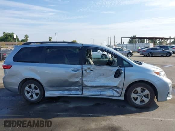 2019 Toyota Sienna LE Auto Access Seat with VIN 5TDKZ3DCXKS998565, listed as a IAAI auction lot 43301086 with 82,702 mi miles and . Bid and sale history available at DreamBid. Image 13.