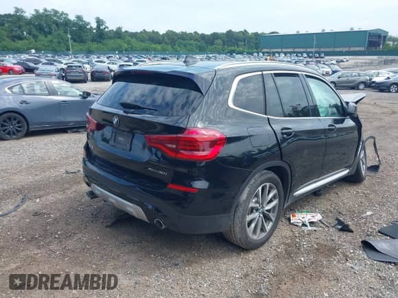 2018 BMW X3 xDrive30i z VIN 5UXTR9C56JLD68943, wystawiony jako IAAI lot #42992420 z przebiegiem 46 957 mil mil oraz . Historia ofert i sprzedaży dostępna na DreamBid. Obrazek 4.