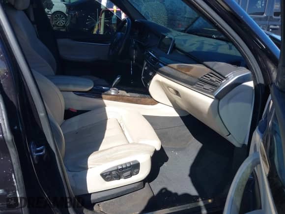 2017 BMW X5 xDrive35i с VIN 5UXKR0C53H0V68159, выставлен на аукционе IAAI как лот 43345658 с пробегом 148 141 миль миль и . История ставок и продаж доступна на DreamBid. Изображение 5.