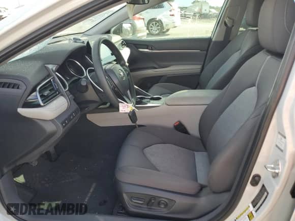 2023 Toyota Camry LE z VIN 4T1C11AK0PU152102, wystawiony jako Copart lot #71174015 z przebiegiem 56 081 mil mil oraz Szkoda całkowita • Salvage title. Historia ofert i sprzedaży dostępna na DreamBid. Obrazek 7.