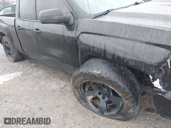 2017 Chevrolet Silverado 1500 Work Truck z VIN 1GCVKNEH0HZ356502, wystawiony jako IAAI lot #41367789 z przebiegiem 83 819 mil mil oraz . Historia ofert i sprzedaży dostępna na DreamBid. Obrazek 6.