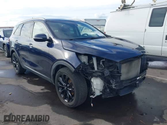 2020 Kia Sorento EX z VIN 5XYPH4A57LG696248, wystawiony jako IAAI lot #43394607 z przebiegiem 49 194 mil mil oraz . Historia ofert i sprzedaży dostępna na DreamBid. Obrazek 1.