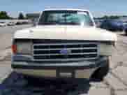 1990 Ford F-150 z VIN 1FTDF15Y5LPA89323, wystawiony jako Copart lot #62608275 z przebiegiem 86 922 mil mil oraz Czysty tytuł • Clean title. Historia ofert i sprzedaży dostępna na DreamBid. Obrazek 5.