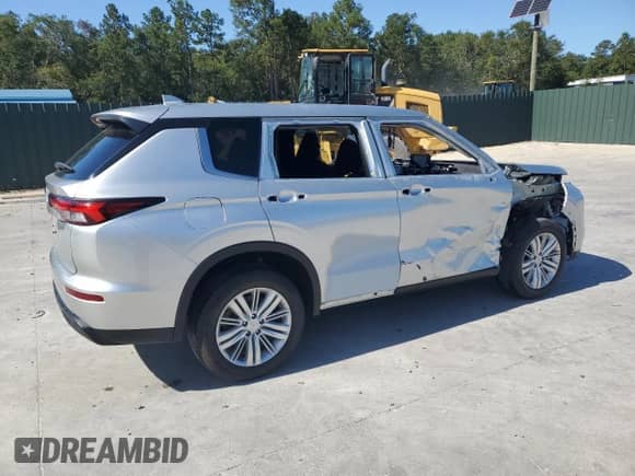 2024 Mitsubishi Outlander ES with VIN JA4J3UA85RZ024580, listed as a Copart auction lot 72012785 with 12,832 mi miles and Salvage title. Bid and sale history available at DreamBid. Image 3.