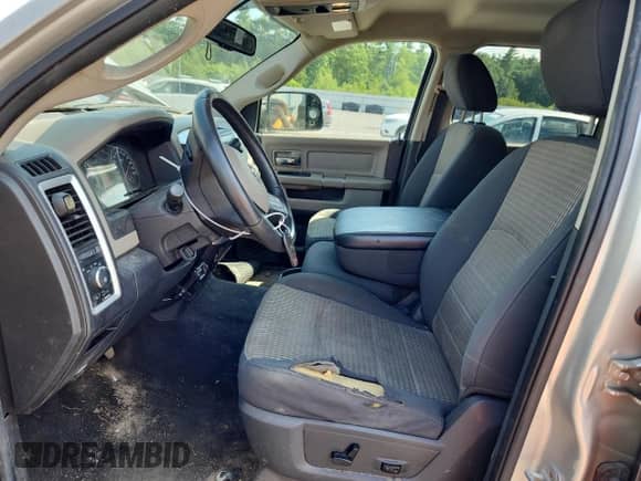 2010 Dodge 1500 ST z VIN 1D7RV1CT5AS236904, wystawiony jako Copart lot #66651725 z przebiegiem 194 032 mil mil oraz Czysty tytuł • Clean title. Historia ofert i sprzedaży dostępna na DreamBid. Obrazek 7.