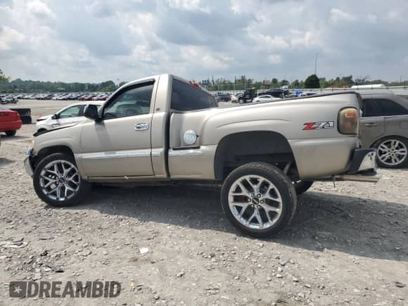 2002 GMC Sierra 1500 SLE z VIN 1GTEK14T22Z282327, wystawiony jako Copart lot #68859635 z przebiegiem 222 012 mil mil oraz Szkoda całkowita • Salvage title. Historia ofert i sprzedaży dostępna na DreamBid. Obrazek 2.