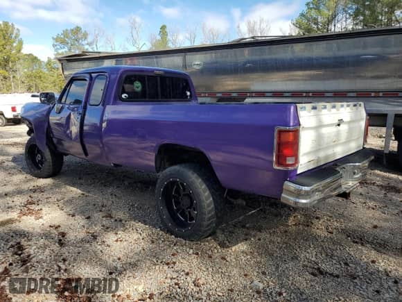 1992 Dodge D/W 250 with VIN 3B7KM23C8NM516058, listed as a Copart auction lot 46529115 with 279,999 mi miles and Salvage title. Bid and sale history available at DreamBid. Image 2.