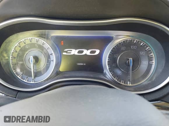 2016 Chrysler 300 Anniversary Edition с VIN 2C3CCAAG3GH135411, выставлен на аукционе IAAI как лот 43475639 с пробегом 126 064 миль миль и . История ставок и продаж доступна на DreamBid. Изображение 7.