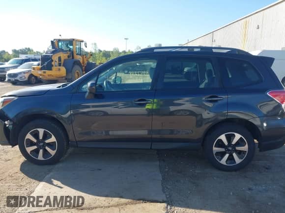 2018 Subaru Forester Premium z VIN JF2SJAGC4JH471942, wystawiony jako IAAI lot #43342248 z przebiegiem 119 890 mil mil oraz . Historia ofert i sprzedaży dostępna na DreamBid. Obrazek 14.