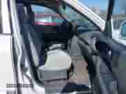 2005 Hyundai Santa Fe GLS z VIN KM8SC13E05U984159, wystawiony jako IAAI lot #41708422 z przebiegiem 45 485 mil mil oraz . Historia ofert i sprzedaży dostępna na DreamBid. Obrazek 5.