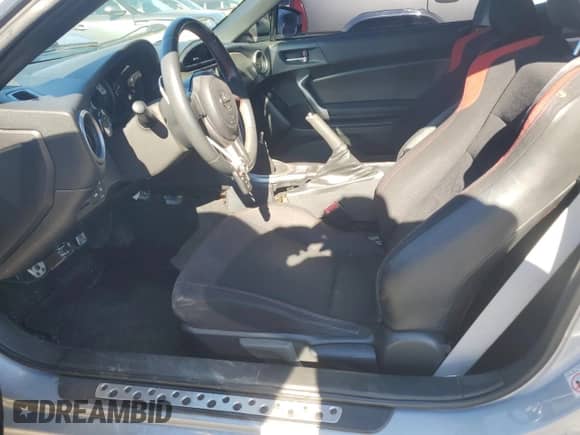 2013 Scion FR-S z VIN JF1ZNAA10D1732771, wystawiony jako Copart lot #86699795 z przebiegiem 71 763 mil mil oraz Szkoda całkowita • Salvage title. Historia ofert i sprzedaży dostępna na DreamBid. Obrazek 7.