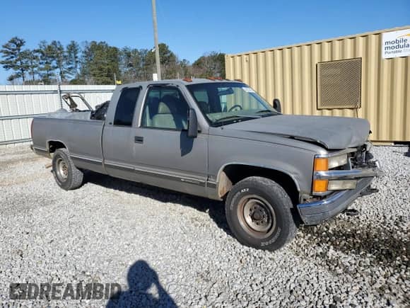 1998 Chevrolet Silverado 2500 z VIN 1GCGC29R8WE255672, wystawiony jako Copart lot #46235455 z przebiegiem 325 923 mil mil oraz Szkoda całkowita • Salvage title. Historia ofert i sprzedaży dostępna na DreamBid. Obrazek 4.