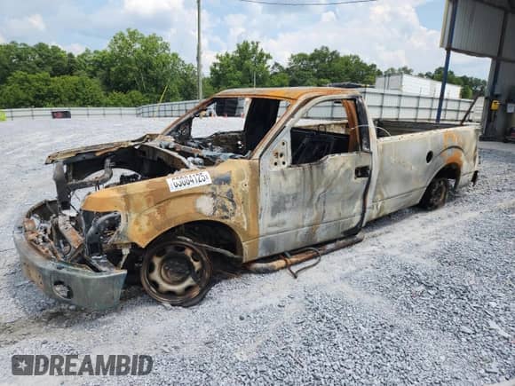 2014 Ford F-150 XL z VIN 1FTPF1CT8EKE92667, wystawiony jako Copart lot #63084125 z przebiegiem Nie podano mil oraz Nie do naprawy • Non repairable. Historia ofert i sprzedaży dostępna na DreamBid. Obrazek 1.