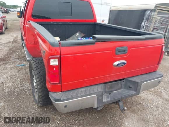 2016 Ford F-250 Lariat z VIN 1FT7W2BT3GEA49691, wystawiony jako IAAI lot #43099018 z przebiegiem 120 126 mil mil oraz . Historia ofert i sprzedaży dostępna na DreamBid. Obrazek 19.