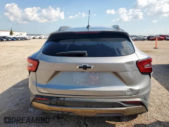 2025 Chevrolet Trax ACTIV z VIN KL77LKEP5SC050916, wystawiony jako Copart lot #71822765 z przebiegiem 26 808 mil mil oraz Czysty tytuł • Clean title. Historia ofert i sprzedaży dostępna na DreamBid. Obrazek 6.