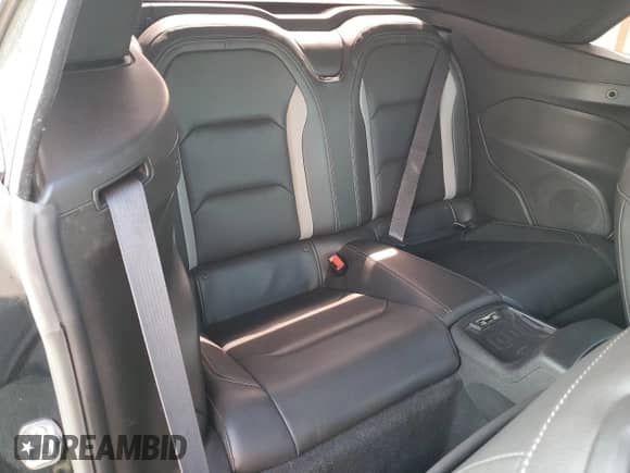 2017 Chevrolet Camaro 2SS z VIN 1G1FH3D79H0214484, wystawiony jako Copart lot #81656505 z przebiegiem 37 823 mil mil oraz Szkoda całkowita • Salvage title. Historia ofert i sprzedaży dostępna na DreamBid. Obrazek 10.