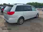 2008 Toyota Sienna XLE z VIN 5TDBK22C98S014316, wystawiony jako IAAI lot #42558176 z przebiegiem Nie podano mil oraz . Historia ofert i sprzedaży dostępna na DreamBid. Obrazek 4.