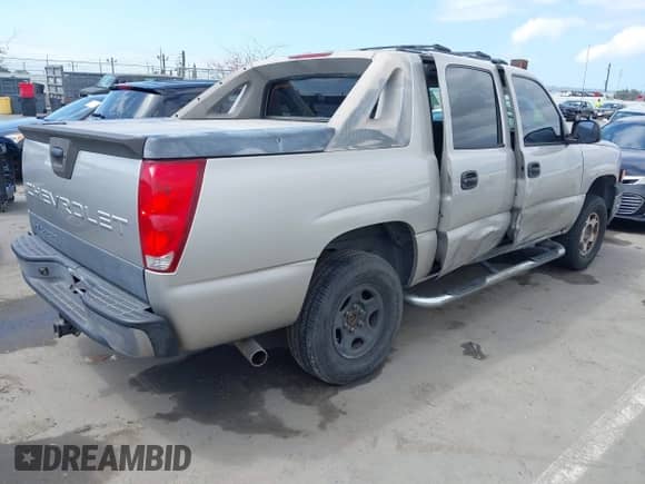 2005 Chevrolet Avalanche Z66 with VIN 3GNEC12Z55G212126, listed as a IAAI auction lot 42131762 with 251,884 mi miles and . Bid and sale history available at DreamBid. Image 4.