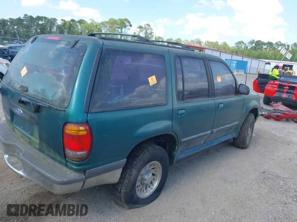 1998 Ford Explorer XL z VIN 1FMZU32X9WUD39036, wystawiony jako IAAI lot #42299559 z przebiegiem 159 909 mil mil oraz . Historia ofert i sprzedaży dostępna na DreamBid. Obrazek 4.