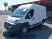 2020 Ram ProMaster Cargo z VIN 3C6TRVBG2LE100324, wystawiony jako IAAI lot #42411011 z przebiegiem 142 658 mil mil oraz . Historia ofert i sprzedaży dostępna na DreamBid. Obrazek 2.