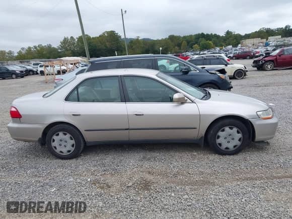 1999 Honda Accord LX с VIN JHMCG5649XC009190, выставлен на аукционе IAAI как лот 43385121 с пробегом 222 496 миль миль и . История ставок и продаж доступна на DreamBid. Изображение 13.