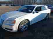 2014 Chrysler 300 с VIN 2C3CCAAG4EH344363, выставлен на аукционе IAAI как лот 41110517 с пробегом 184 298 миль миль и . История ставок и продаж доступна на DreamBid. Изображение 2.