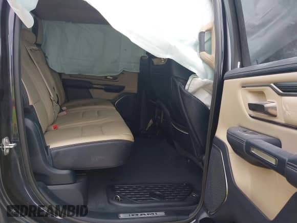 2020 Ram 1500 Limited z VIN 1C6SRFHT5LN422246, wystawiony jako IAAI lot #41948083 z przebiegiem 82 032 mil mil oraz . Historia ofert i sprzedaży dostępna na DreamBid. Obrazek 8.