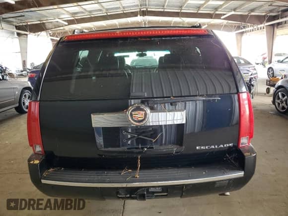 2013 Cadillac Escalade ESV z VIN 1GYS3GEF1DR288015, wystawiony jako Copart lot #63681895 z przebiegiem 219 653 mil mil oraz Czysty tytuł • Clean title. Historia ofert i sprzedaży dostępna na DreamBid. Obrazek 6.