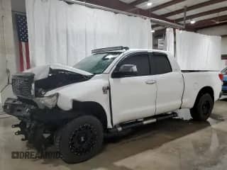2013 Toyota Tundra Limited z VIN 5TFBY5F13DX301020, wystawiony jako Copart lot #57037635 z przebiegiem 179 551 mil mil oraz Szkoda całkowita • Salvage title. Historia ofert i sprzedaży dostępna na DreamBid. Obrazek 1.