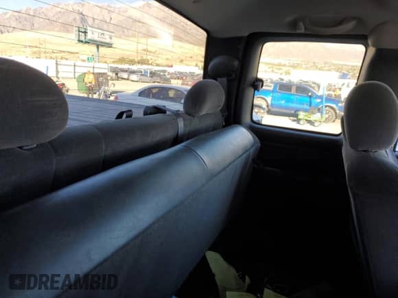 2006 Chevrolet Silverado 3500 SRW LT3 z VIN 1GCHK39DX6E233268, wystawiony jako Copart lot #79136634 z przebiegiem 281 339 mil mil oraz Szkoda całkowita • Salvage title. Historia ofert i sprzedaży dostępna na DreamBid. Obrazek 10.
