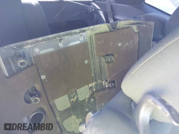 2009 Dodge Challenger R/T z VIN 2B3LJ54T59H509765, wystawiony jako IAAI lot #43444271 z przebiegiem 157 706 mil mil oraz . Historia ofert i sprzedaży dostępna na DreamBid. Obrazek 8.