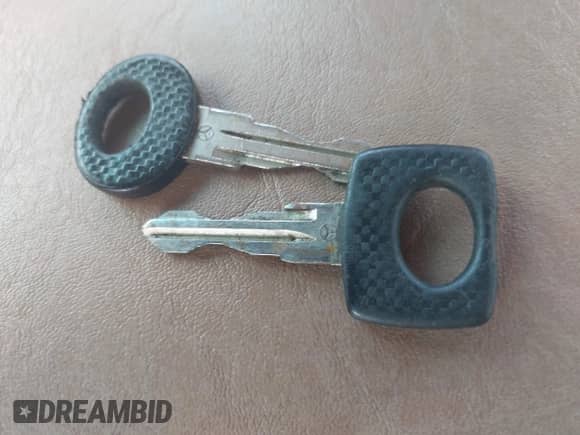 1985 Mercedes-Benz 300 с VIN WDBAB93C2FF052601, выставлен на аукционе IAAI как лот 42757148 с пробегом 227 014 миль миль и . История ставок и продаж доступна на DreamBid. Изображение 11.