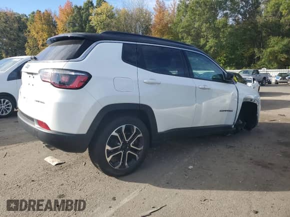 2022 Jeep Compass Limited with VIN 3C4NJDCB7NT214517, listed as a Copart auction lot 82420765 with 16,203 mi miles and Salvage title. Bid and sale history available at DreamBid. Image 3.